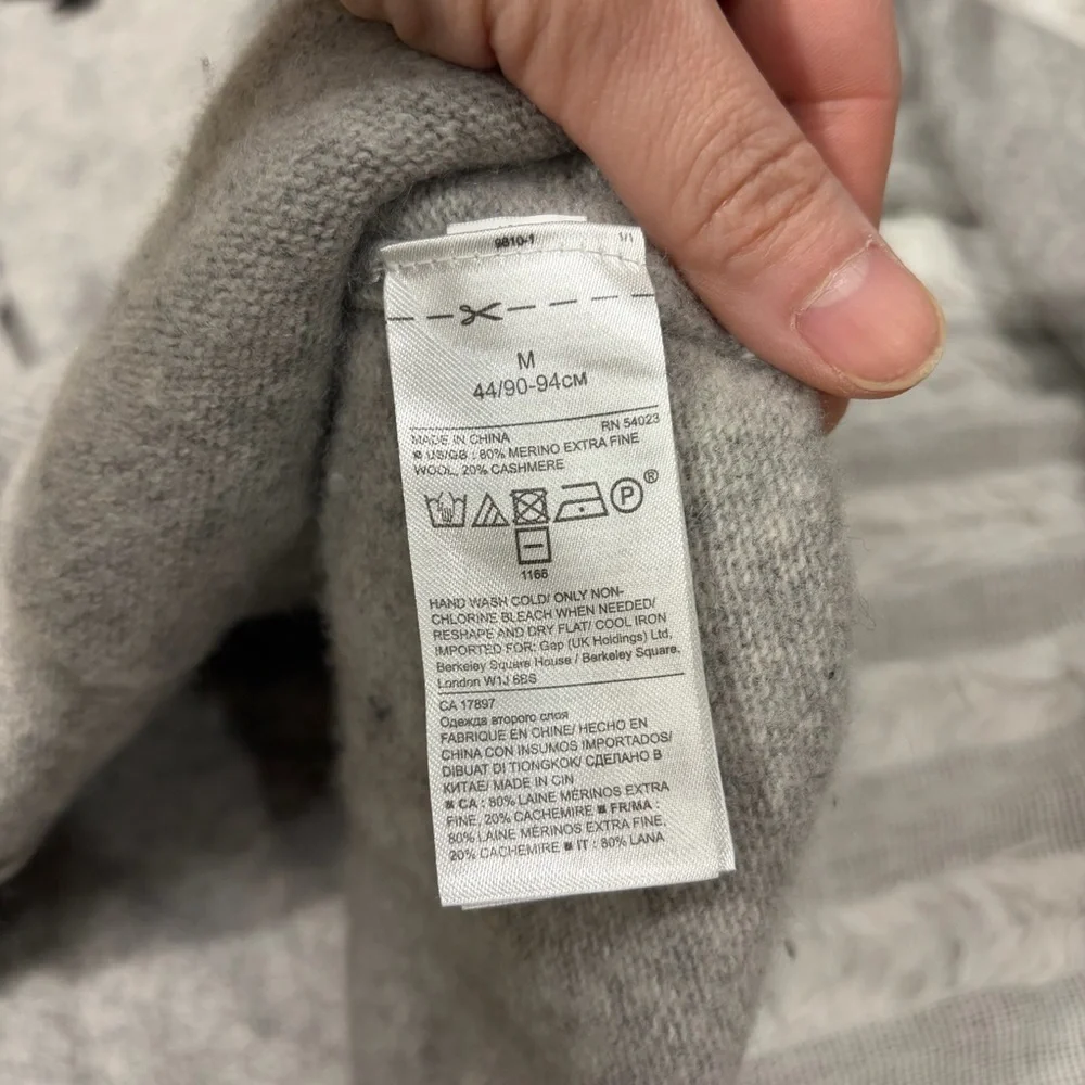 Banana Republic Cardigan Sz M Italian wool/cashmere blend Gray Casual Minimalist - Picture 7 of 10